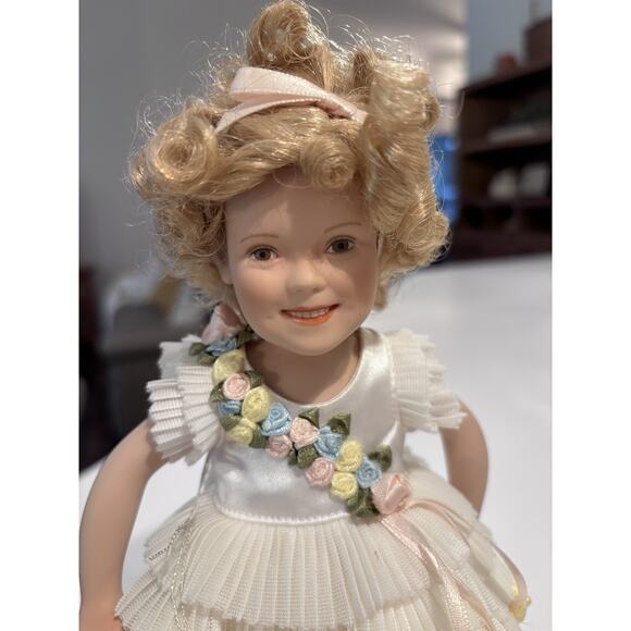 Vtg Danbury Mint Shirley Temple Movie Classic BABY TAKE A BOW 10" Porcelain Doll - Picture 3 of 9